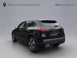 MERCEDES-BENZ GLA 200 Progressive