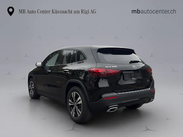 MERCEDES-BENZ GLA 200 Progressive