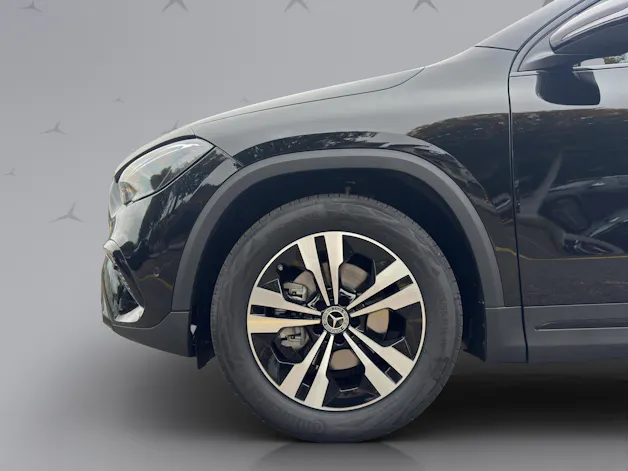 MERCEDES-BENZ GLA 200 Progressive