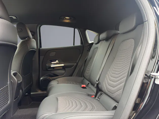 MERCEDES-BENZ GLA 200 Progressive