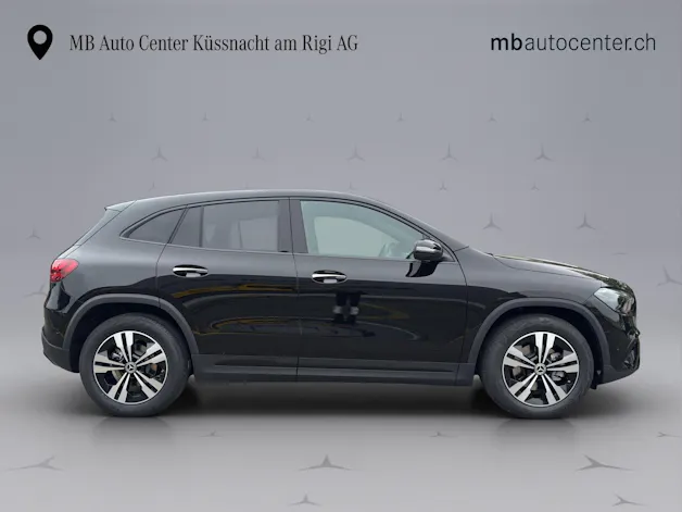 MERCEDES-BENZ GLA 200 Progressive