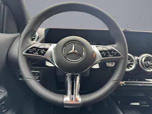 MERCEDES-BENZ GLA 200 Progressive
