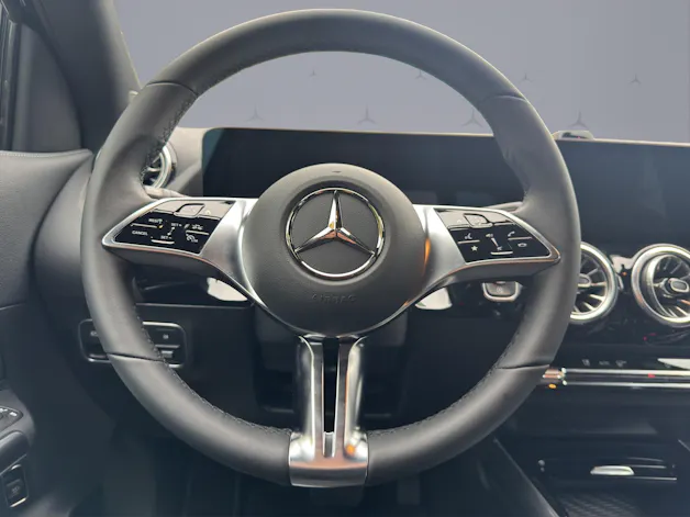 MERCEDES-BENZ GLA 200 Progressive