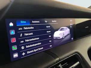 PORSCHE Taycan