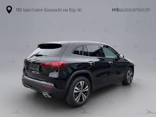 MERCEDES-BENZ GLA 200 Progressive