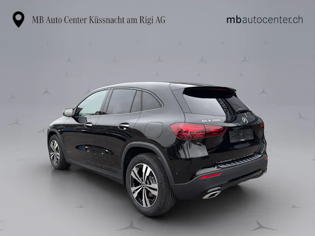 MERCEDES-BENZ GLA 200 Progressive