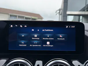 MERCEDES-BENZ GLA 200 Progressive