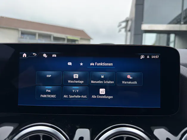MERCEDES-BENZ GLA 200 Progressive