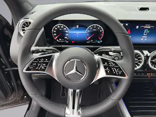 MERCEDES-BENZ GLA 200 Progressive