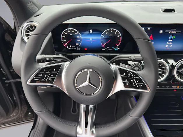 MERCEDES-BENZ GLA 200 Progressive