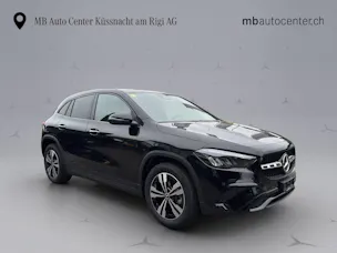 MERCEDES-BENZ GLA 200 Progressive