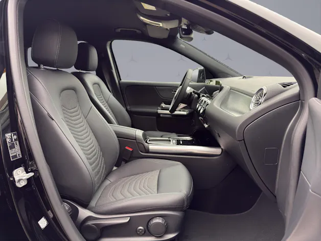 MERCEDES-BENZ GLA 200 Progressive