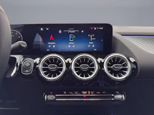 MERCEDES-BENZ GLA 200 Progressive