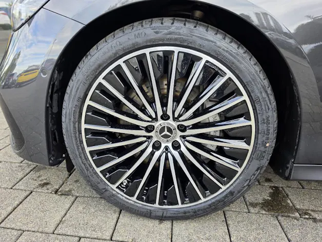 MERCEDES-BENZ E 200 4Matic AMG Line