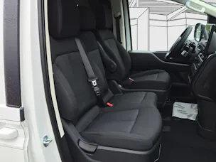 HYUNDAI Staria 84 kWh EV Cargo Amplia 450 kms autonomie