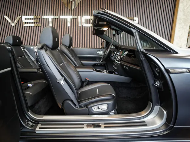 Rolls Royce ROLLS-ROYCE Dawn 6.6 V12 Black Badge