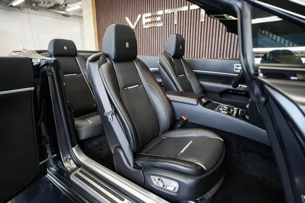 Rolls Royce ROLLS-ROYCE Dawn 6.6 V12 Black Badge