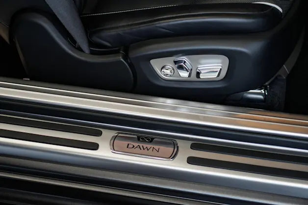 Rolls Royce ROLLS-ROYCE Dawn 6.6 V12 Black Badge