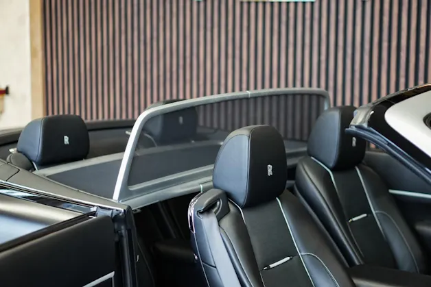 Rolls Royce ROLLS-ROYCE Dawn 6.6 V12 Black Badge