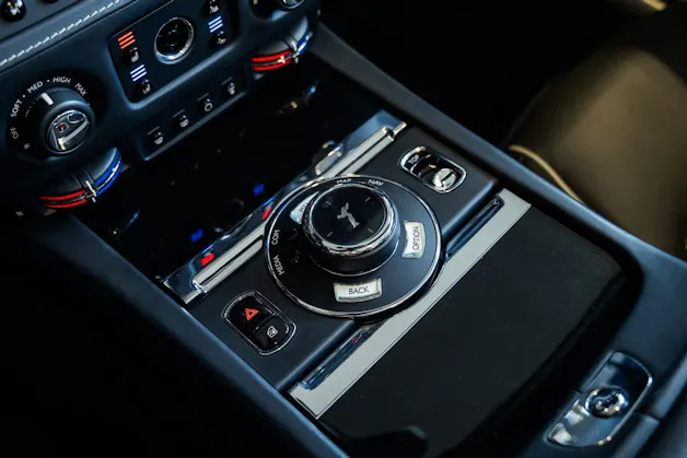 Rolls Royce ROLLS-ROYCE Dawn 6.6 V12 Black Badge