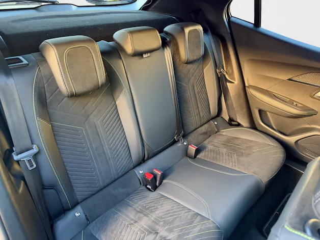 PEUGEOT 2008 1.2 GT Hybrid 145