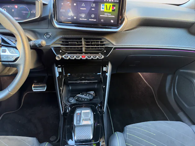 PEUGEOT 2008 1.2 GT Hybrid 145