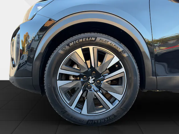PEUGEOT 2008 1.2 GT Hybrid 145
