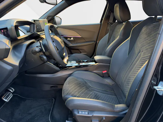 PEUGEOT 2008 1.2 GT Hybrid 145