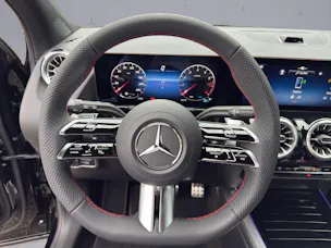 MERCEDES-BENZ GLA 250 Swiss Star AMG Line 4matic