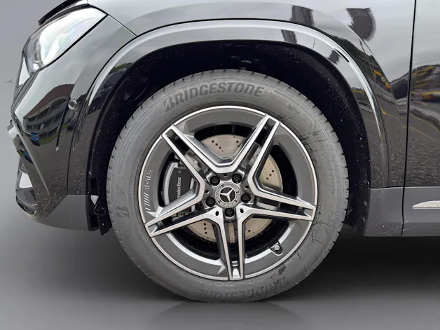 MERCEDES-BENZ GLA 250 Swiss Star AMG Line 4matic
