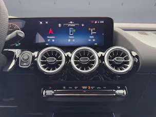 MERCEDES-BENZ GLA 250 Swiss Star AMG Line 4matic