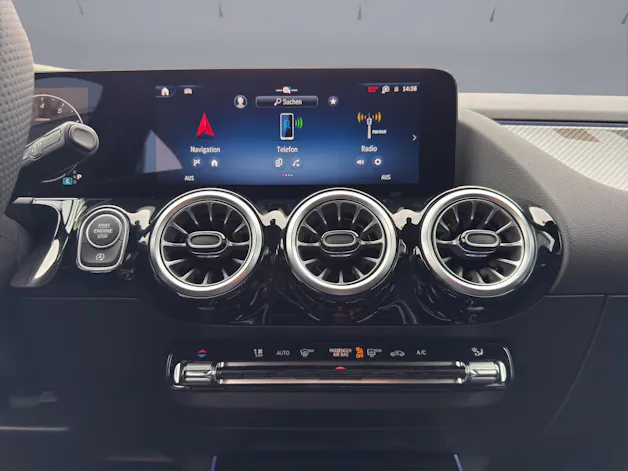 MERCEDES-BENZ GLA 250 Swiss Star AMG Line 4matic