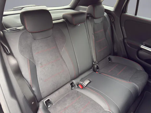 MERCEDES-BENZ GLA 250 Swiss Star AMG Line 4matic