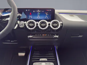 MERCEDES-BENZ GLA 250 Swiss Star AMG Line 4matic