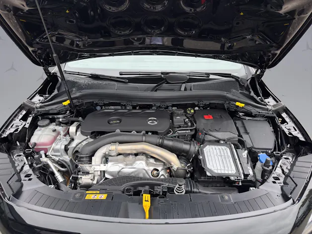 MERCEDES-BENZ GLA 250 Swiss Star AMG Line 4matic