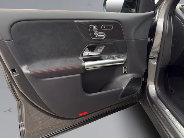 MERCEDES-BENZ GLA 250 Swiss Star AMG Line 4matic