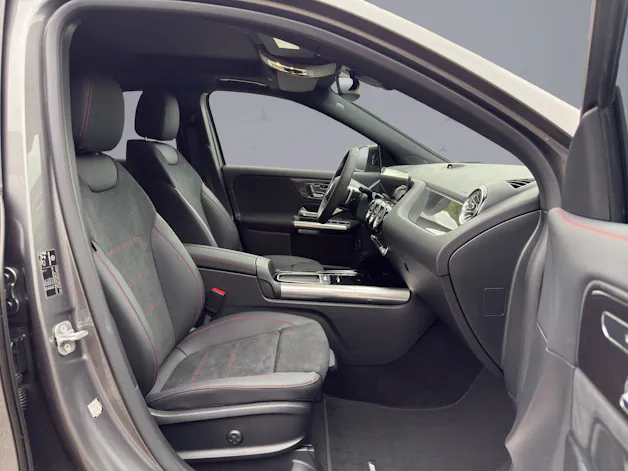 MERCEDES-BENZ GLA-Klasse H247 GLA 250 Swiss Star AMG Line 4matic