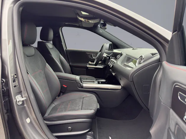 MERCEDES-BENZ GLA 250 Swiss Star AMG Line 4matic