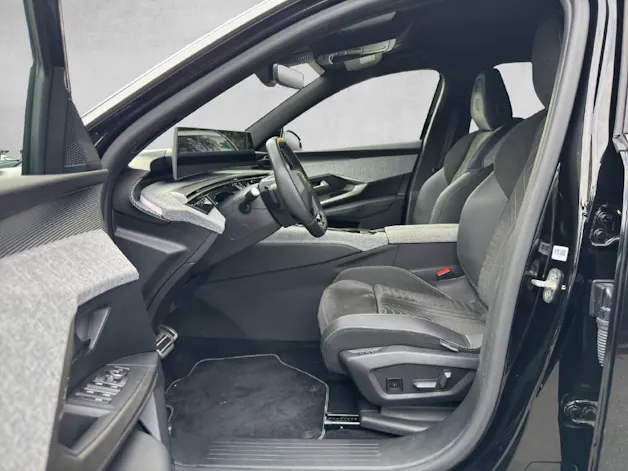 PEUGEOT NEW 5008 1.2 Hybrid GT 145