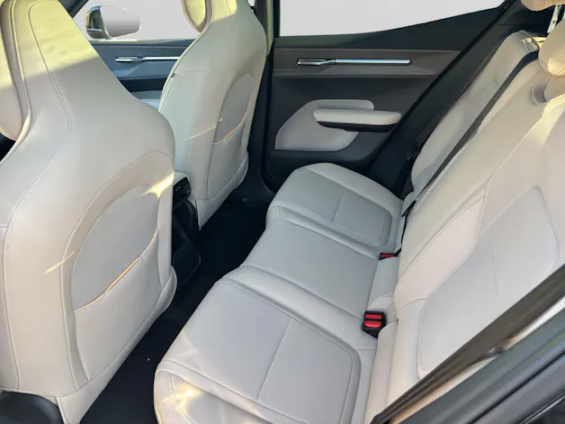 VOLVO EX30 CC P8 Ultra AWD