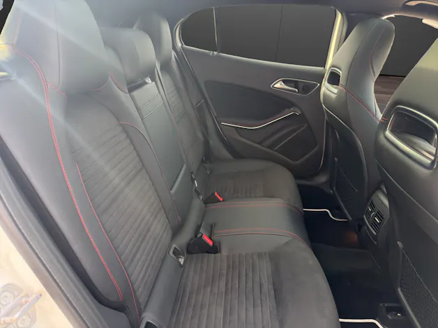 MERCEDES-BENZ GLA-Klasse X156 GLA 250 AMG Line 4m