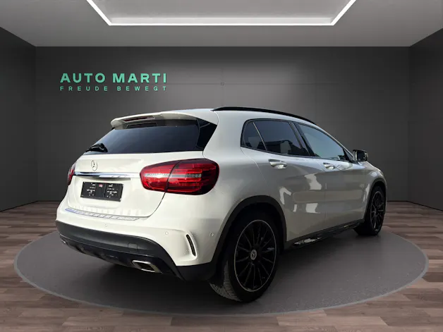MERCEDES-BENZ GLA-Klasse X156 GLA 250 AMG Line 4m