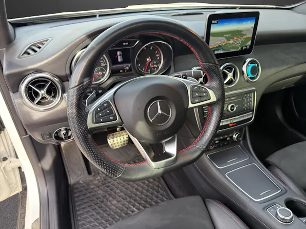 MERCEDES-BENZ GLA-Klasse X156 GLA 250 AMG Line 4m