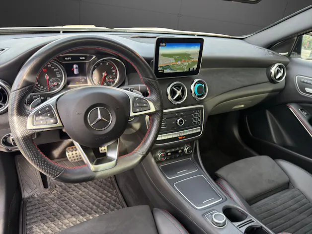 MERCEDES-BENZ GLA-Klasse X156 GLA 250 AMG Line 4m