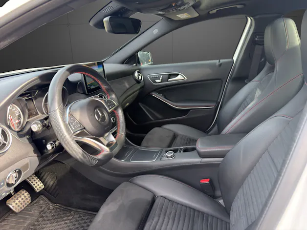 MERCEDES-BENZ GLA-Klasse X156 GLA 250 AMG Line 4m