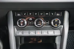 SKODA Karoq 1.5 TSI Ambition DSG