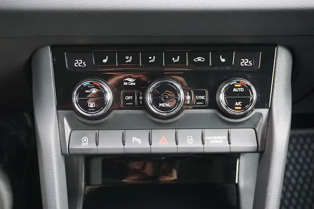 SKODA Karoq 1.5 TSI Ambition DSG