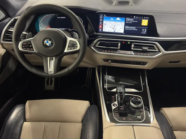 BMW X7 M50i