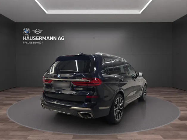 BMW X7 M50i