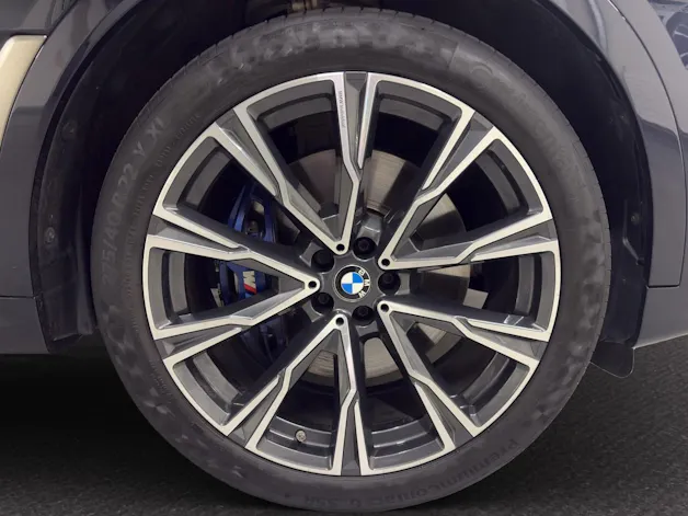 BMW X7 M50i